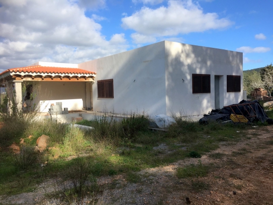 Beautiful Land with house to refurnish in St. Eulalia!