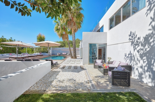Modern villa Oz for summer rent! 